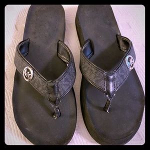 Michael Kira black flip flops size 9